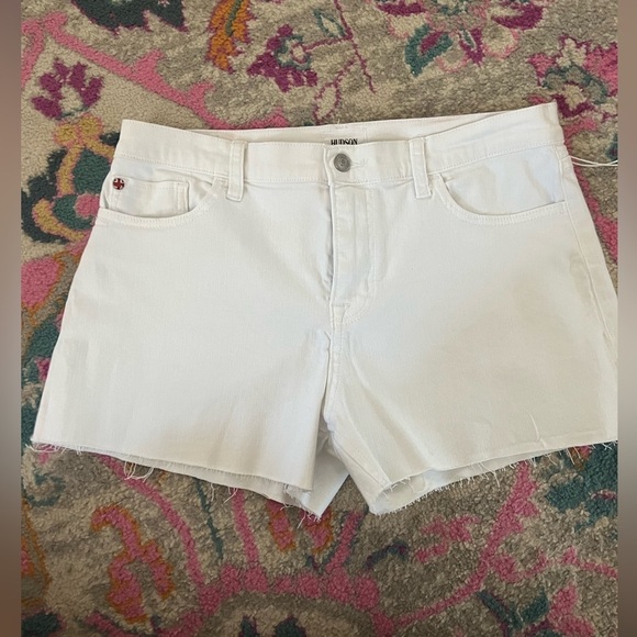 HUDSON
Gracie Mid-Rise Raw-Edge Shorts - Picture 7 of 8